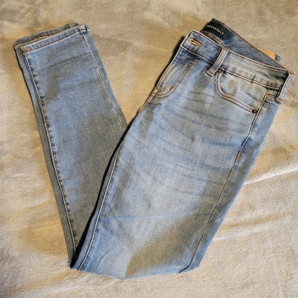 Aeropostale, medium wash, low-rise jegging, size 8L